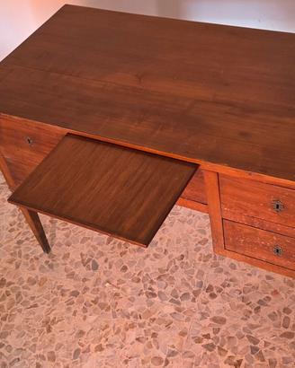 Antica scrivania in legno massello con cassetti