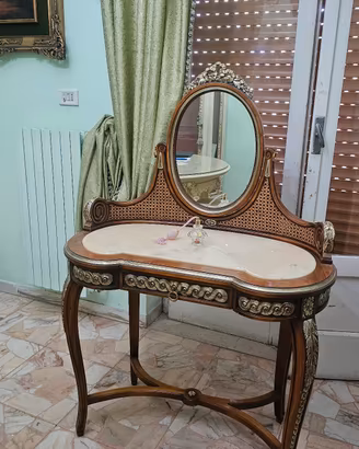 mobile stile barocco con specchio e sedia 
