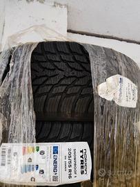  2 Pneumatici auto invernali nuove imballate 
