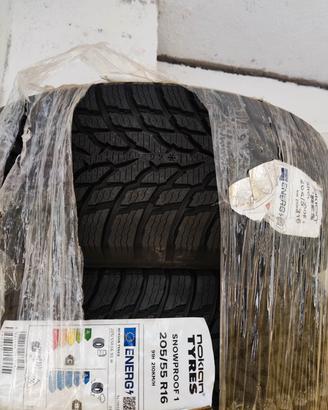  2 Pneumatici auto invernali nuove imballate 