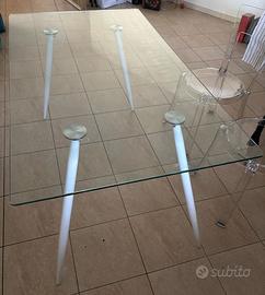 Tavolo in vetro gambe bianche