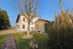 Villa di 253 m² con più di 5 locali e box auto dop