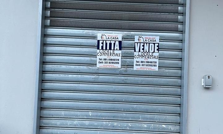 Lusciano ,locale commercia
