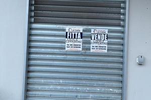 Lusciano ,locale commercia