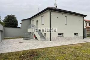 SPLENDIDA VILLA CON GIARDINO DI 300MQ, NUOVA, MAI