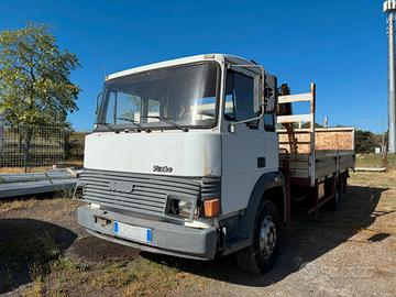 Iveco unic 135 17 con gru
