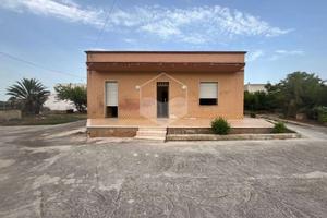 Casa indipendente con dependance e ampio giardino