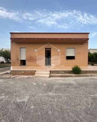 Casa indipendente con dependance e ampio giardino