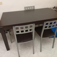 tavolo con sedie 