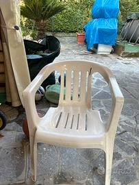 Tavolo bianco da giardino con 8 sedie bianche