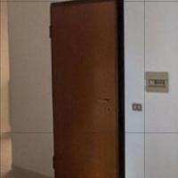 Porta blindata con controtelaio