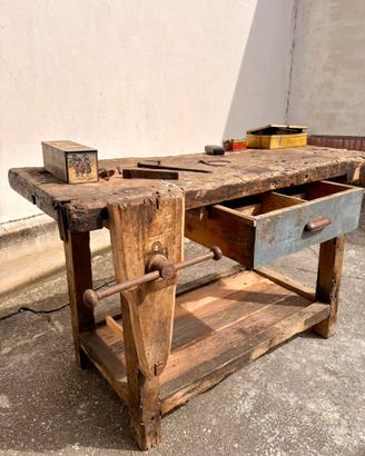 Raro banco falegname antico in noce