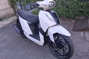 SCOOTER PEUGEOT TWEET 125cc BIANCO