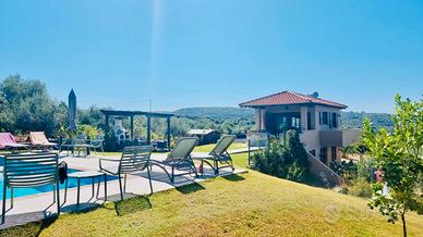 Villa indipendente con piscina e vista mare