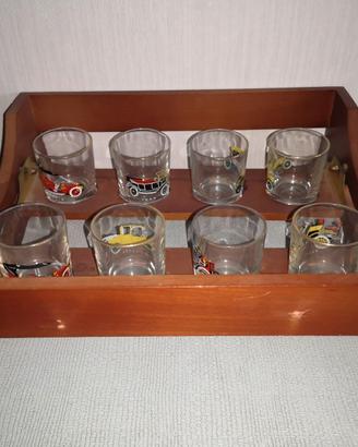 Portabicchieri vintage in legno con bicchieri