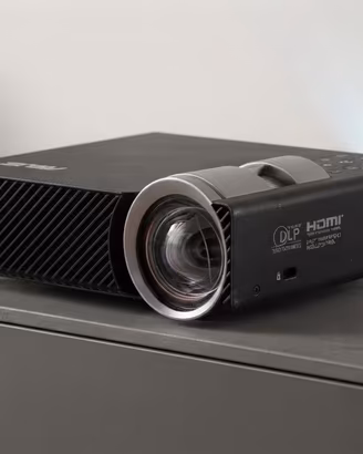 Kit videoproiettore e teli portatili completo 