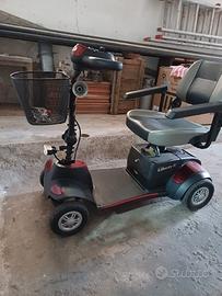 Scooter elettrico per disabili e anziani