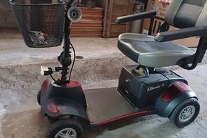 Scooter elettrico per disabili e anziani