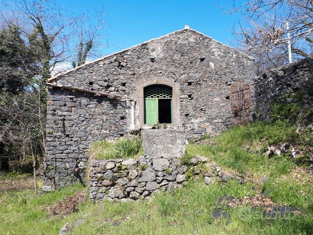 Palmento Etna Sant'Alfio Castagno dei Cento Cavall