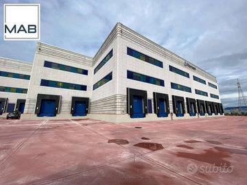 Immobile di 5000 m² con 2 locali a Nola