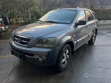 Ricambi Kia Sorento 4x4 2006 2500cc TD D4CB grigia