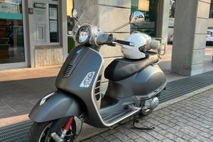 Vespa 300 GTS  Super Sport - 9800 KM
