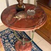 Tavolino classico in ferro battuto e legno dipinto