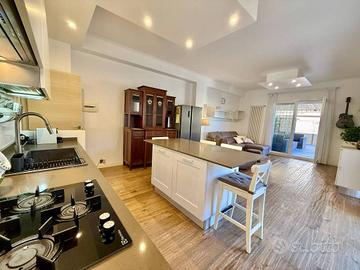 5 vani con terrazza e garage (Via A. Gioeni)