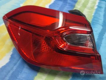 faro posteriore Ford Fiesta 