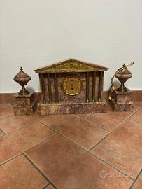 Orologio da camino in marmo e bronzo stile neoclas