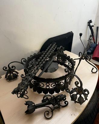 Lampadario in ferro battuto