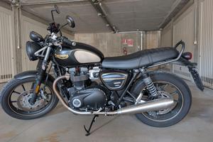 Triumph Street Twin Goldline 2021, 6500km perfetta