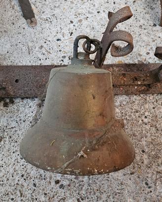 Antica campana in bronzo 