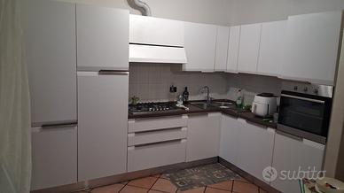 cucina febar con elettrodomestici in.