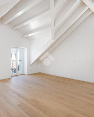 MULTILOCALE A TRIESTE