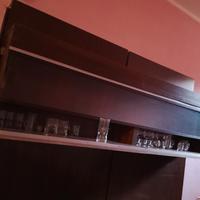 mobile bar con 2 sgabelli 
