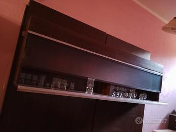 mobile bar con 2 sgabelli 