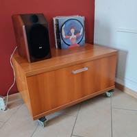 Cassettiera con ruote in legno