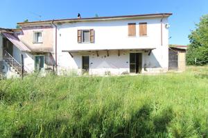 CASA SEMINDIPENDENTE A MONSUMMANO TERME