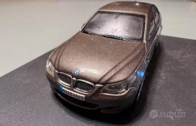 Modellino BMW M5 E60 - Kyosho Dealer edition