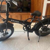 Bicicletta elettrica revoe