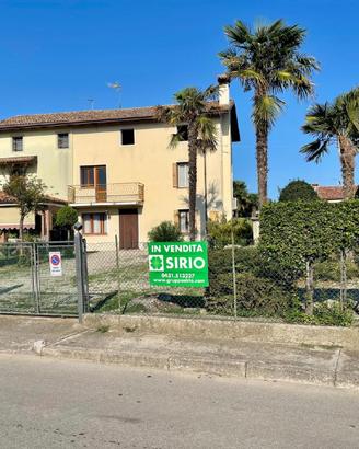 Casa indipendente con ampio giardino privato