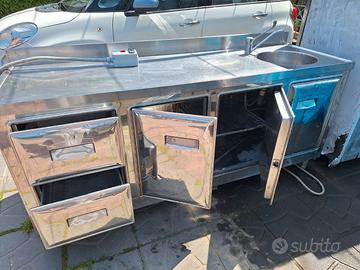 Frigorifero con lavello