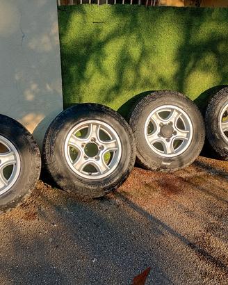cerchi e gomme Samurai Vitara Jimny