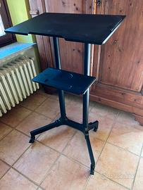 Scrivania per PC, regolabile in altezza