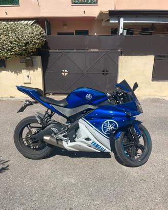 Vendita Yamaha yzf r125 anno 2010