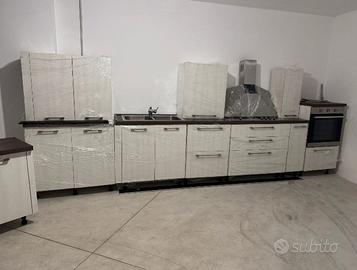 Cucina completa di elettrodomestici come nuova