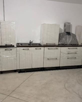Cucina completa di elettrodomestici come nuova