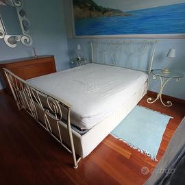 LETTO MATRIM. IN FERRO BATTUTO CON CONTENITORE