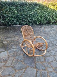 sedia a dondolo in vimini